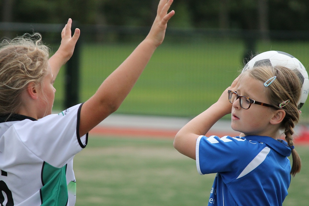 Oefenwedstrijd E2 Almkerk 085.JPG